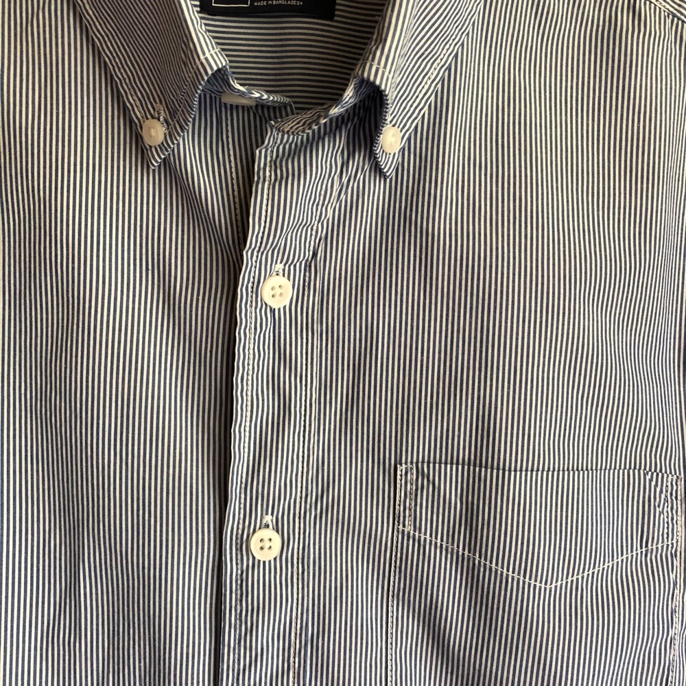Med. GAP Blue & White Pinstripe Shirt - Picture 3 of 5